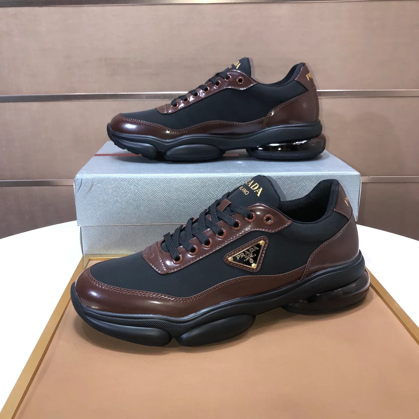 Men's shoes 💰700💰[PRADA] Men's shoes counter hot sale, official website synchronization, 👑Top version ✔️Original cowhide upper + cowhide lining, 1🆚1 replica, original original sole [black/blue/brown 3 colors] 🎯 Material: cowhide surface 🎯 Inner lining: cowhide 🎯 Sole: original molded outsole 🎯 size: Male 38-45 (45 is custom-made and cannot be returned or exchanged)